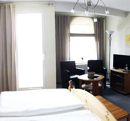 Weingut Day 3* 摩泽尔河畔的泽尔